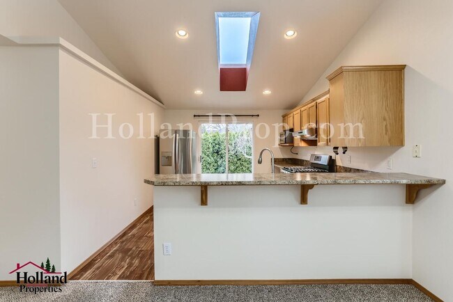 Building Photo - Lovely 3-Bedroom Hillsboro Home with A/C!