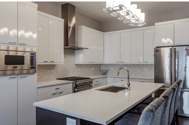 Building Photo - 1618 N Bosworth Ave