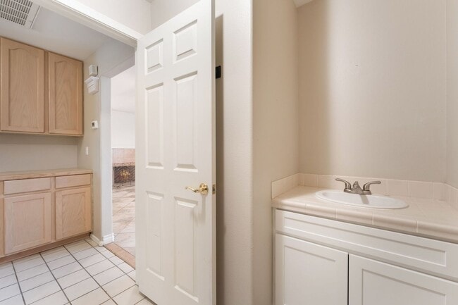 Building Photo - Elegant Single-Story Home in Desert Shores!