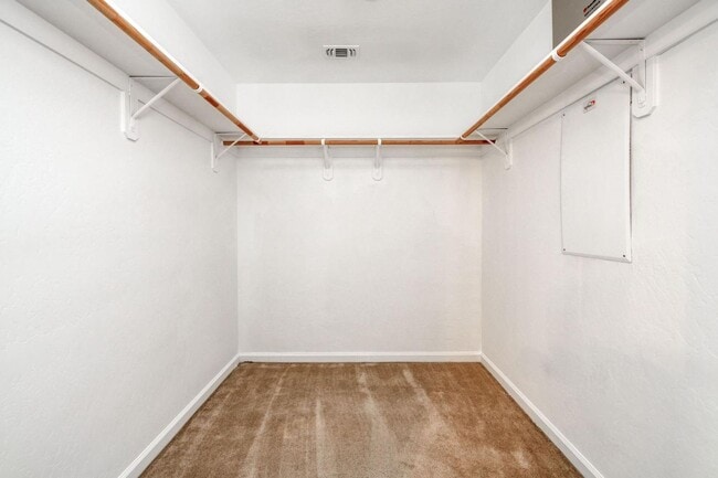 Building Photo - Clean and neat 4 bedroom, 2 bathroom single story in the Fancher Creek area 93727