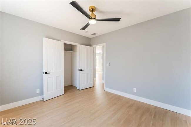 Building Photo - 915 Melrose Dr