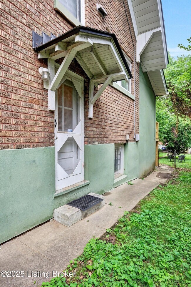 Building Photo - 2059 Alta Ave