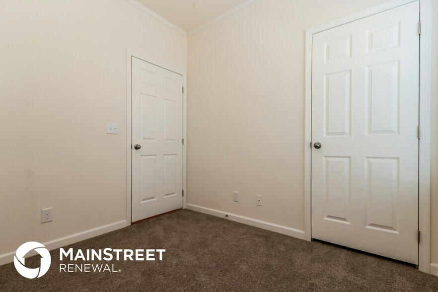 Building Photo - 1705 19th St S