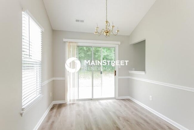 Building Photo - 3 Bedroom Pet-Friendly Home in CHARLOTTE, NC with Main Street Renewal