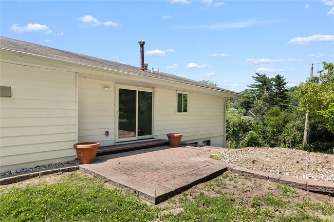 Building Photo - 24 Forest Crest Dr