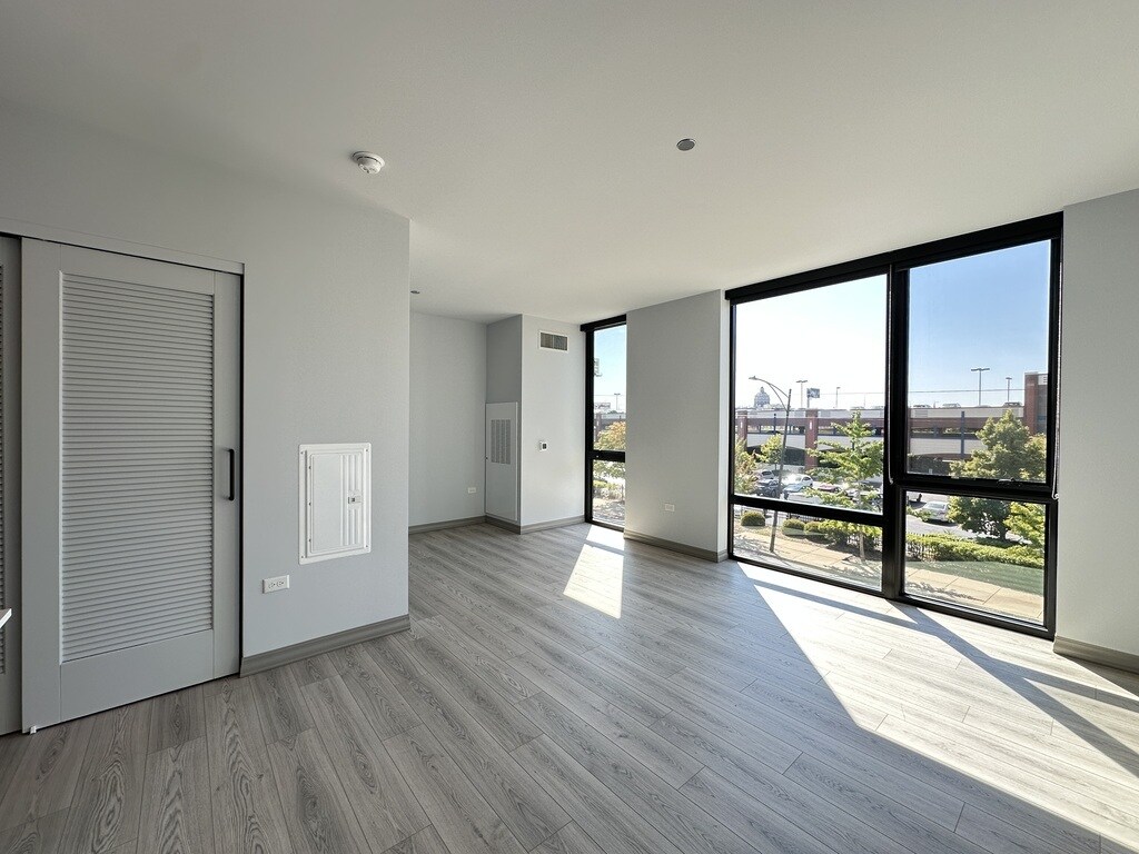 Building Photo - 2196 N Elston Ave