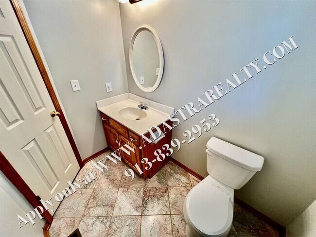 Building Photo - Updated 4 Bed 2.5 Bath in Olathe-Available...