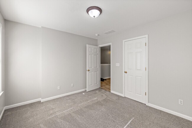 Building Photo - 377 Church St