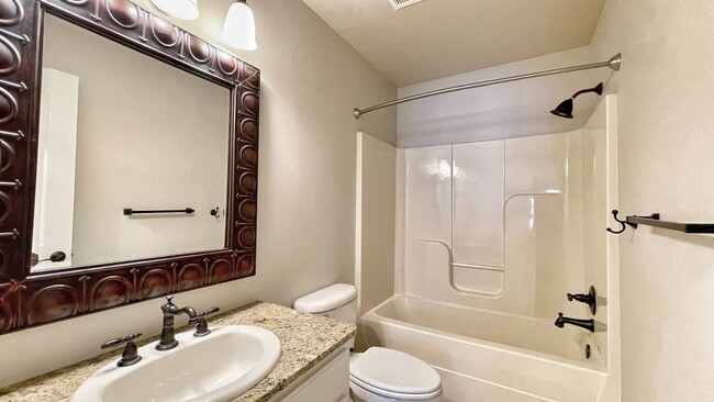 Building Photo - 1501 NE Greenbrier Ct
