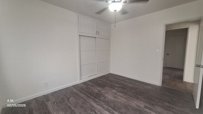 Building Photo - 4003-4007