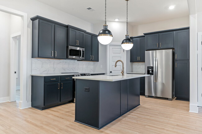 Quartz Countertops, Stainless Steel Appliances, Soft Close Doors & Drawers, ample storage - 4618 Everlee Pky