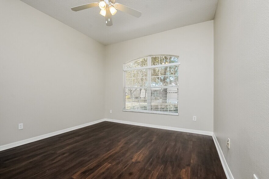 Building Photo - 6816 Surrey Oak Dr