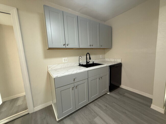 Building Photo - remodeled home in St. Pete