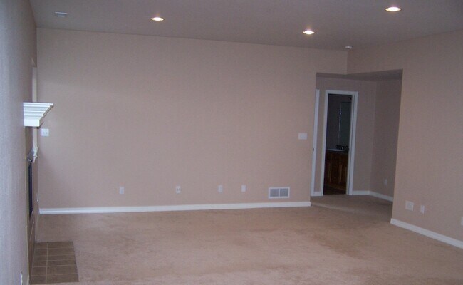 Building Photo - 2361 Craycroft Dr