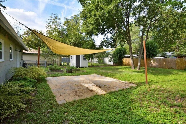 Building Photo - 1408 Broadmoor Dr