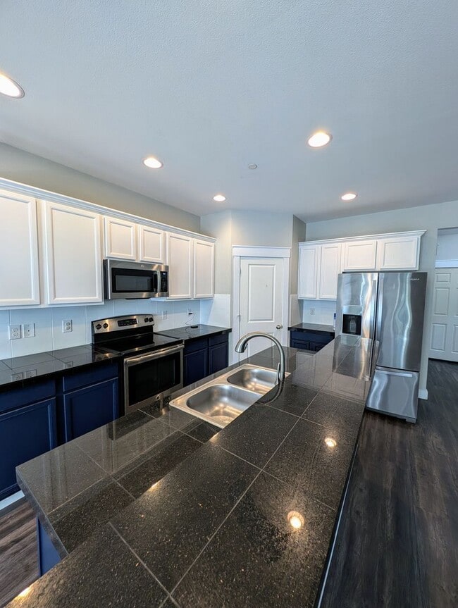 Building Photo - Stylish & Convenient Living - Bremerton 4 ...