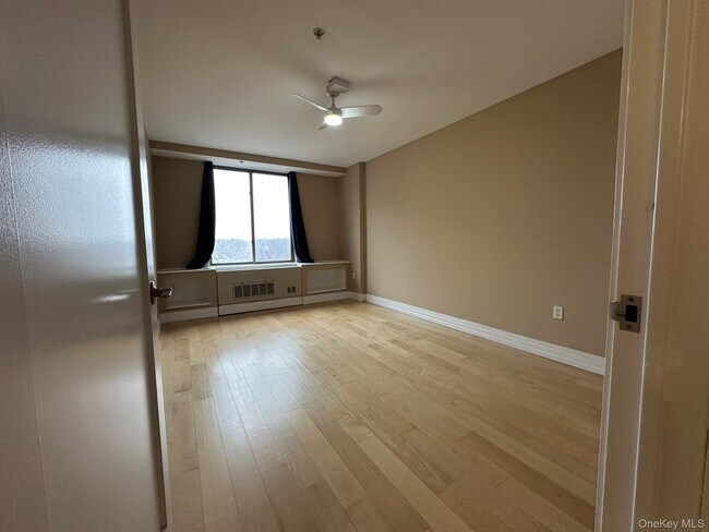 Building Photo - 64-05 Yellowstone Blvd