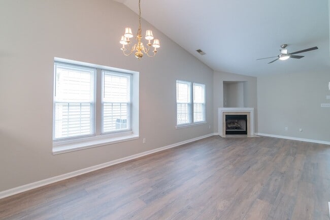 Building Photo - Lovely home in Monroe!