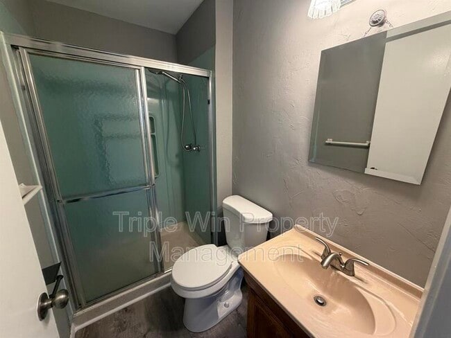 Building Photo - 2450 Jenkee Dr