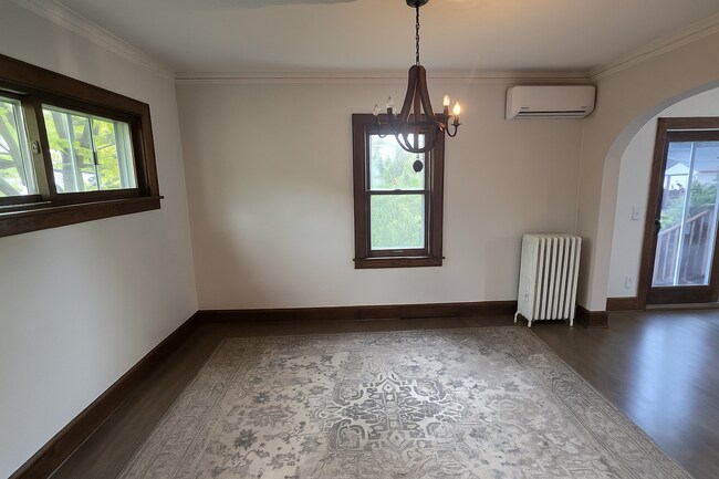 Building Photo - Beautiful 3bed 1 bath Duplex in Minneapoli...