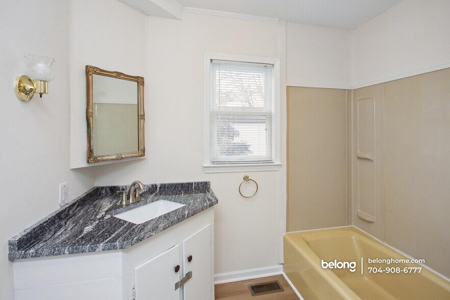 Building Photo - 313 Derr St