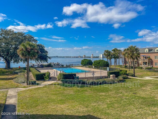 Building Photo - 1550 Palm Ave