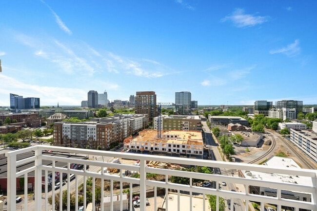 Building Photo - Downtown Raleigh Penthouse with Stunning View