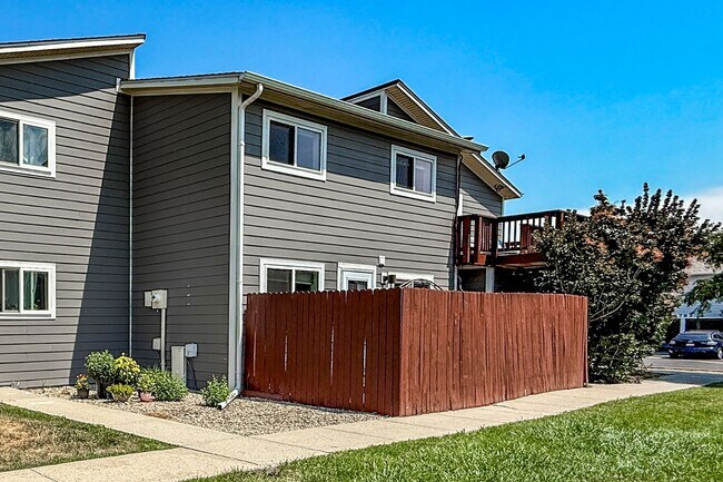 Primary Photo - Fabulous 2 BED/1.5 BATH Condo in Boulder! ...