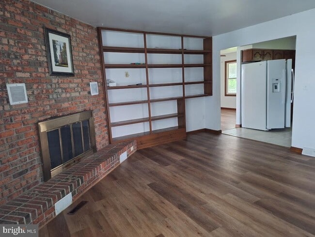 Building Photo - 711 Longs Gap Rd