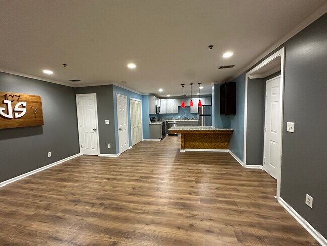 Building Photo - 127 Judd Square
