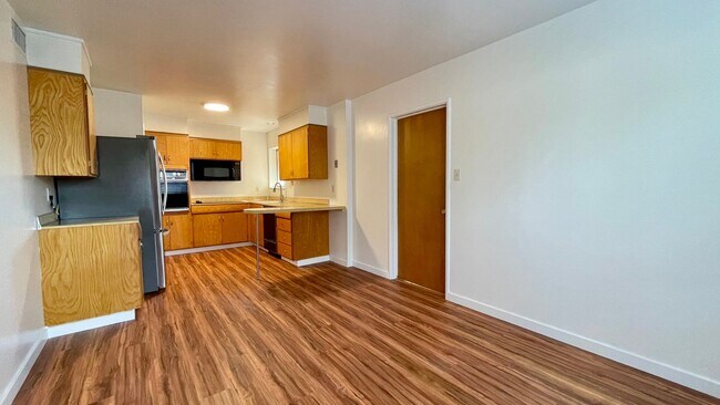 Building Photo - Single-Level in the Anholm Tract Downtown SLO with A/C and Great Backyard