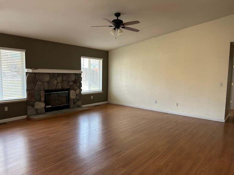 Living Room/ Ceiling Fan - 2120 Keystone Ave