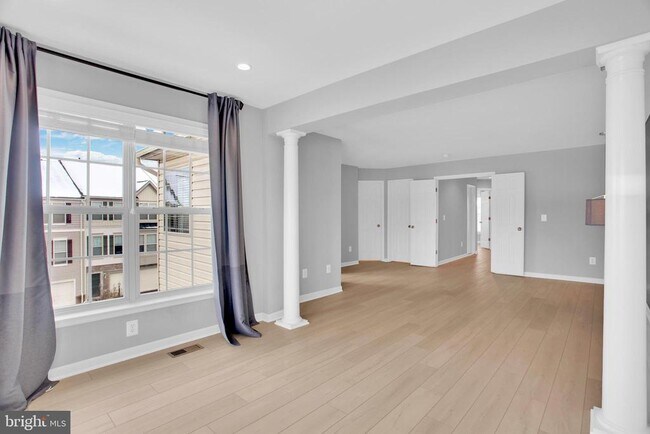 Building Photo - 42598 Chisholm Dr