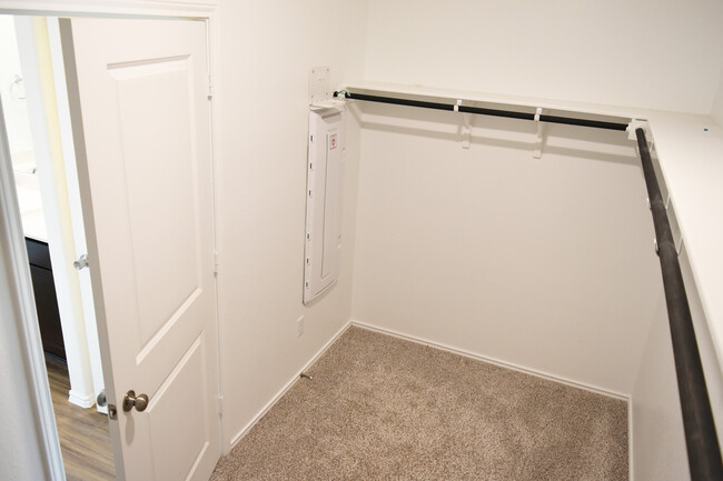 Master Wardrobe - 1145 Toyah Dr