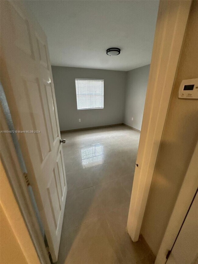 Building Photo - 10581 SW 155th Ct