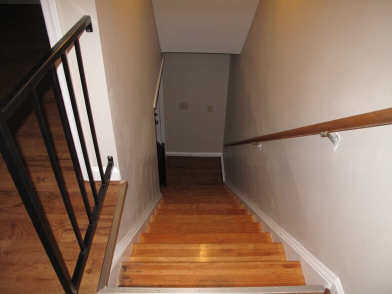 Building Photo - 545 12th Ave NE