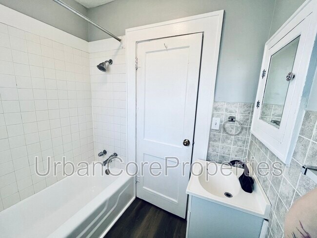 Building Photo - 1214 3rd St N