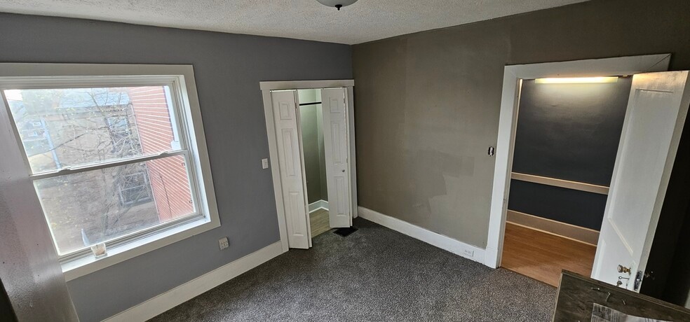 Building Photo - 313 Stratmore St