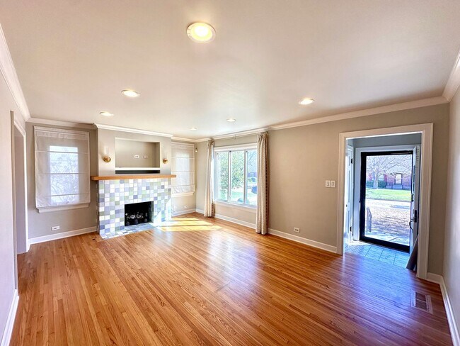 Building Photo - Charming Mid-Tulsa Home