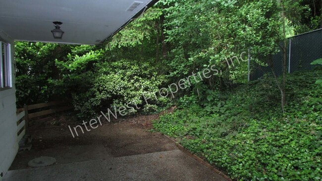 Building Photo - MCCA01