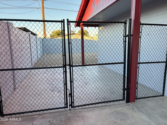 Building Photo - 5440 W Virginia Ave