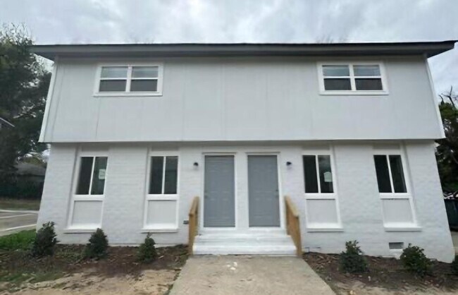 Building Photo - 1139 Triple Hill Dr