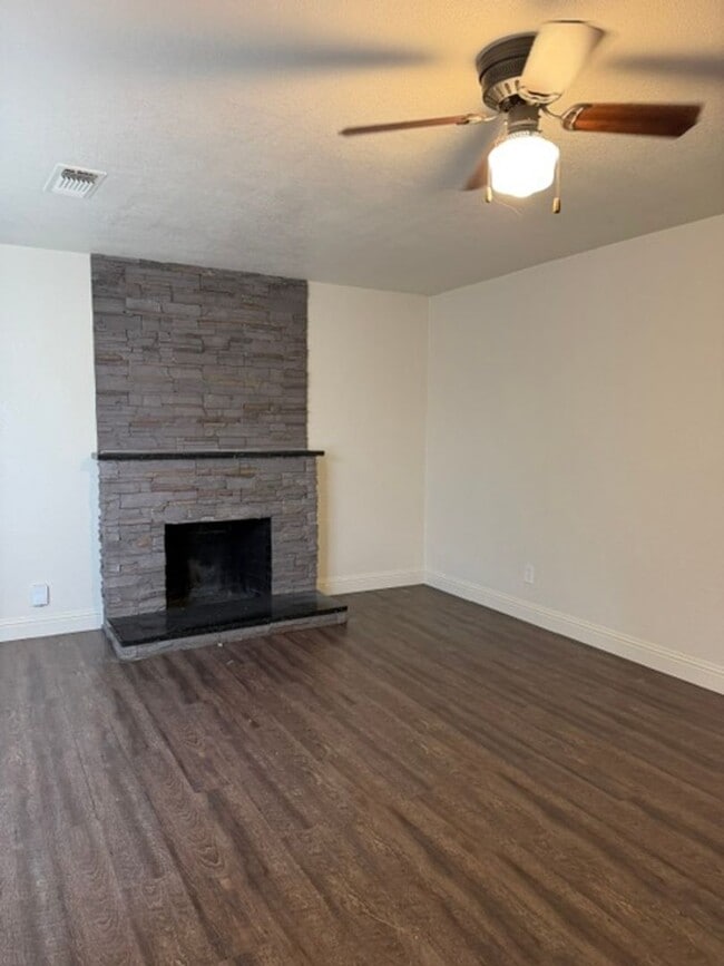 Building Photo - Desirable 3-bedroom 1 bath House