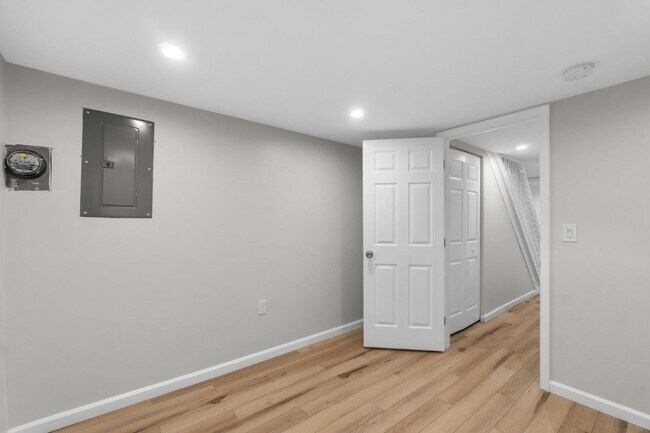 Building Photo - 3326 Noble St