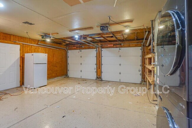 Building Photo - 9412 NE 8th St