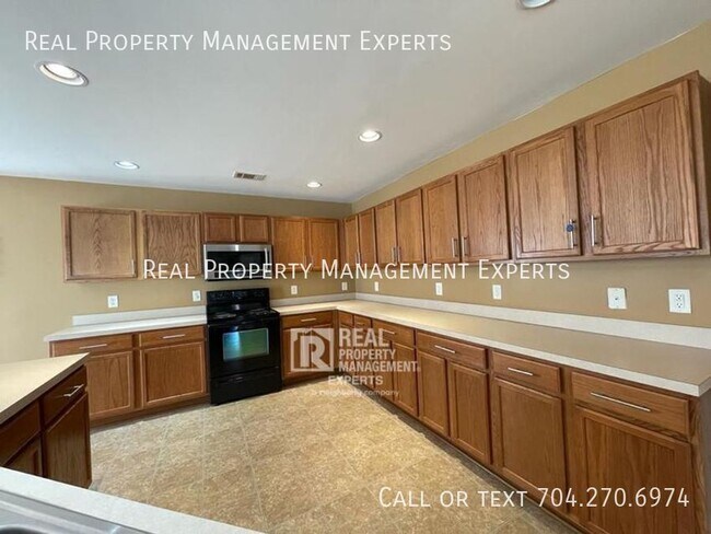 Building Photo - 15750 Normans Landing Dr