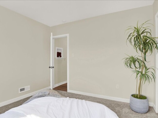 Building Photo - Coming Soon - 4 Bedroom 2 Bath - Central D...
