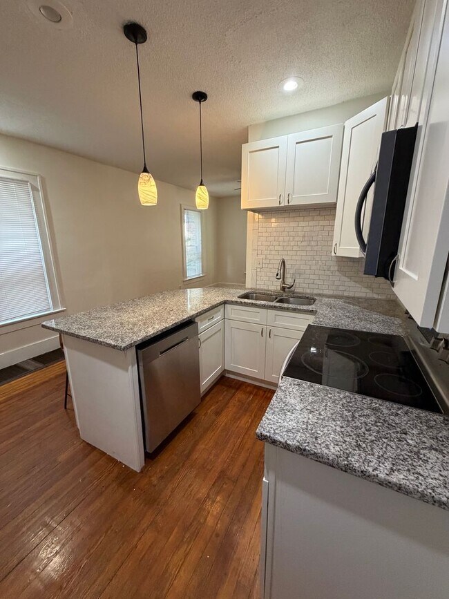 Building Photo - Charming 2 Bed, 2 Bath Home Near German Vi...