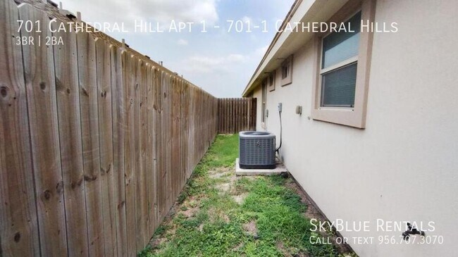 Building Photo - 701 Cathedral Hl
