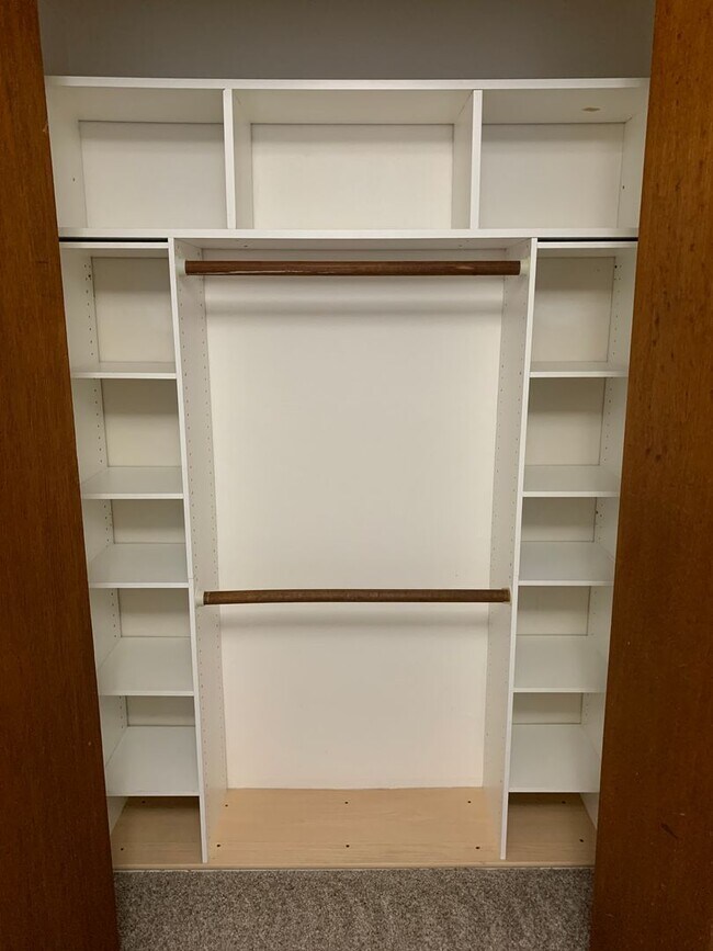 Building Photo - AVAILABLE NOW!! West side - 2 Bdrm, 1 Bath